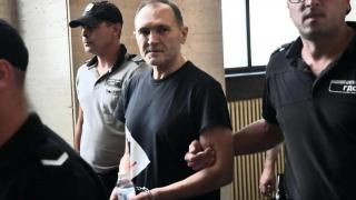 Наглост! Вместо да се лекува, Черепа си ваканцува. Ало, съдия Митева?
