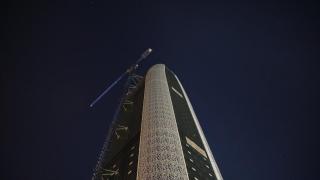Деца се качиха за селфи на 200-метров кран в София, спасиха ги