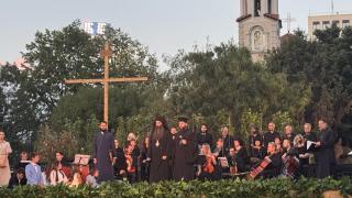 ЗА СЛАВА БОЖИЯ! “Нашият дом е България” и арх. Пламен Мирянов прославиха Светия Кръст със спектакъла “ЖИВОТВОРЕНИЕ”