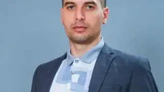 Нападнаха и биха роден кмет