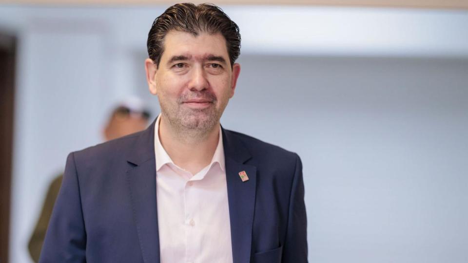 Иван Таков покани зам.-кмета по строителството и главния архитект да обсъдят план за преместване на трамвайното трасе по бул. "Скобелев"