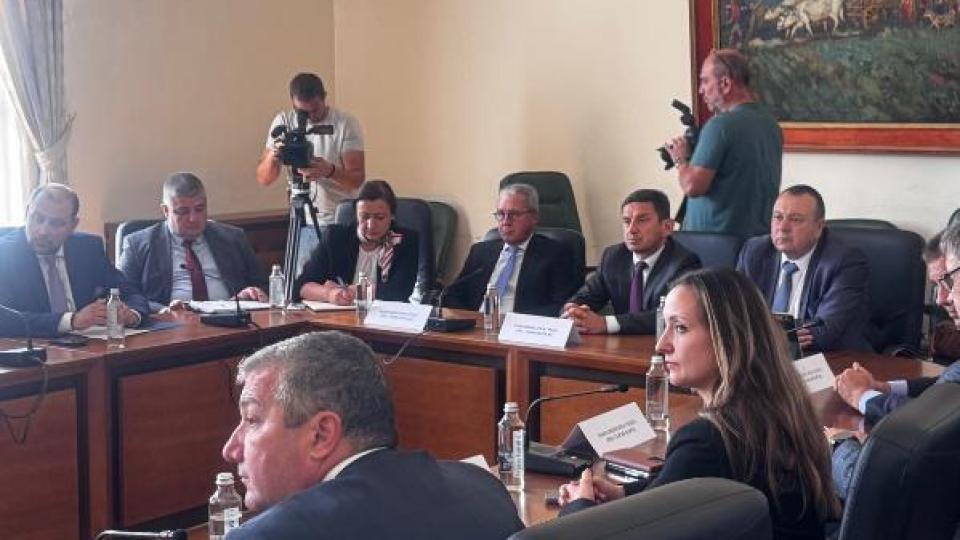 Ръководството на “ДПС-НОВО НАЧАЛО” на заседанието на Борда по водите: Да покажем на хората, че няма нищо да отлагаме и ще действаме максимално оперативно с цел разрешаване на техните проблеми, свързани с безводието Ръководството на “ДПС-НОВО НАЧАЛО” на заседанието на Борда по водите: Да покажем на хората, че няма нищо да отлагаме и ще действаме максимално оперативно с цел разрешаване на техните проблеми, свързани с безводието