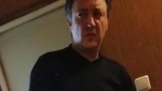 Починалият, докато пази Парламента, полицай наказан заради брат си да охранява метрото
