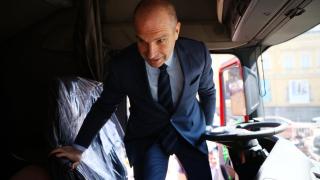 Караджов: Служителите на ДАИ, поискали подкуп от екипа на Роби Уилямс, са уволнени
