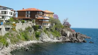 Богати туристи превърнаха този град по родното море в българското Сен Тропе