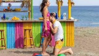 Близане, смукане и пляскане превърна телевизията в канал за възрастни: Ергените го удариха на п*рно (ГАЛЕРИЯ СНИМКИ)