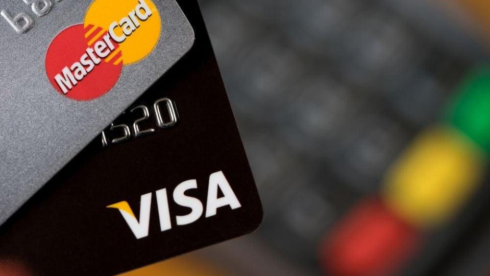 Клиенти на голяма българска банка остават без достъп до карта Visa