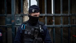 Обирът на века в Лувъра е извършен за 7 минути, търсят се 8 безценни бижута