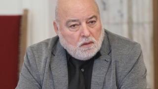 Измамникът проф. Карапетков се уплаши от Николай Попов