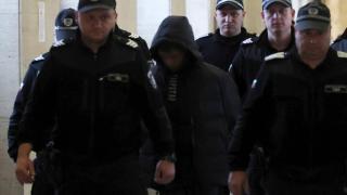 Откараха с линейка от съдебната зала в "Пирогов" задържания за убийството в мола