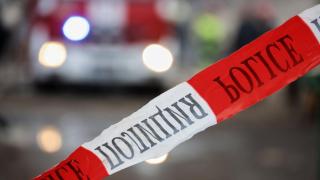 Млад мъж застреля майка си, сестра си и леля си в Бургаско, рани брат си и подпали къщата