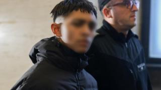 Съдът остави в ареста 15-годишния Георги, обвинен за убийството на свой връстник в мол
