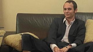 Хакерът „Кюлев“ жестоко пребит в ресторант от „УБИЕЦА НА ТРАКТОРА“