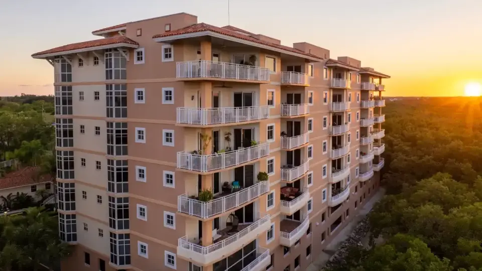 Тежка секира за хората с 2 апартамента Тежка секира за хората с 2 апартамента