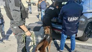 ГДБОП удари митница „Русе“, двама в ареста, финансов шеф обявен за издирване! ГДБОП удари митница „Русе“, двама в ареста, финансов шеф обявен за издирване!