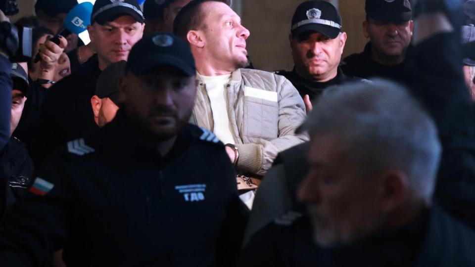 Станимир Хасърджиев: Не съм докосвал това момче и ще го докажа (снимки/видео) Станимир Хасърджиев: Не съм докосвал това момче и ще го докажа (снимки/видео)