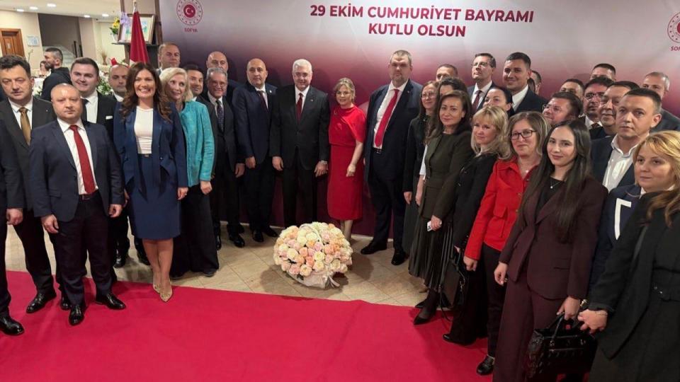 Делян Пеевски поздрави посланика на Турция по случай годишнината от провъзгласяването на страната за република Делян Пеевски поздрави посланика на Турция по случай годишнината от провъзгласяването на страната за република