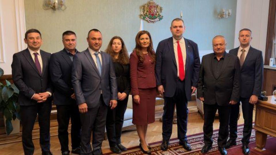 Делян Пеевски, лидер на ДПС и ПГ на ДПС - НОВО НАЧАЛО прие кмета на община Крушари