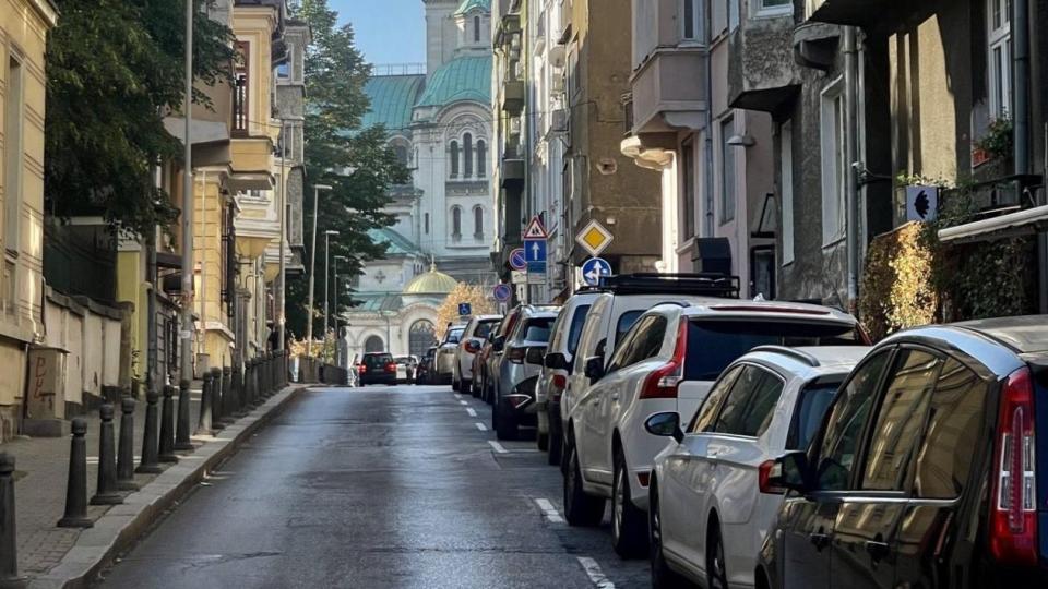 Промениха паркирането в София: По-високи цени, разширени зони и по-скъпи служебни места