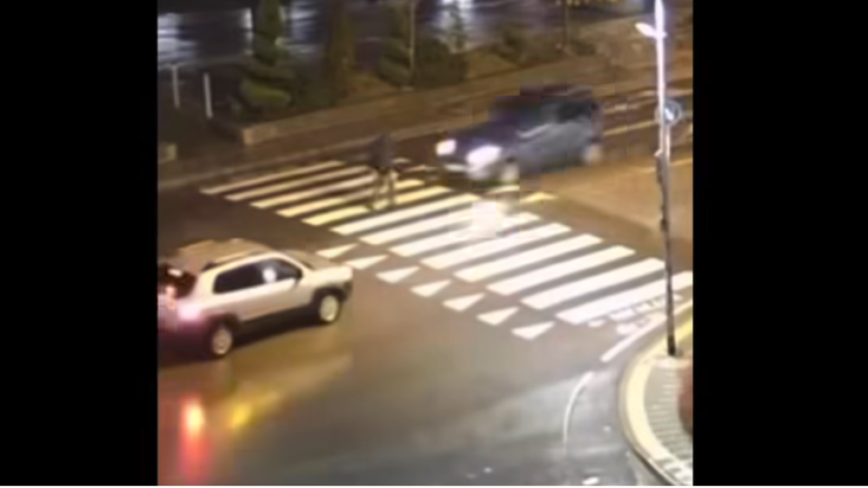 Кола помете трудноподвижен пешеходец в Драгалевци (видео 18+)