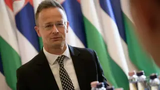 Сиярто обвини ЕС: „Лудост“ е мека дума, те са ненормални