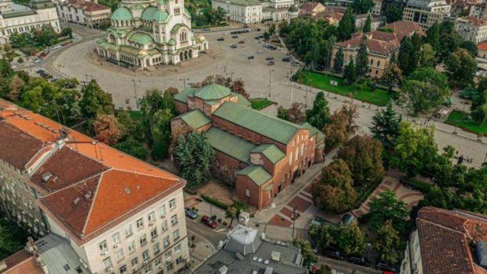 Столична община поиска освобождаването на паркинга до „Св. Александър Невски“ от Народното събрание