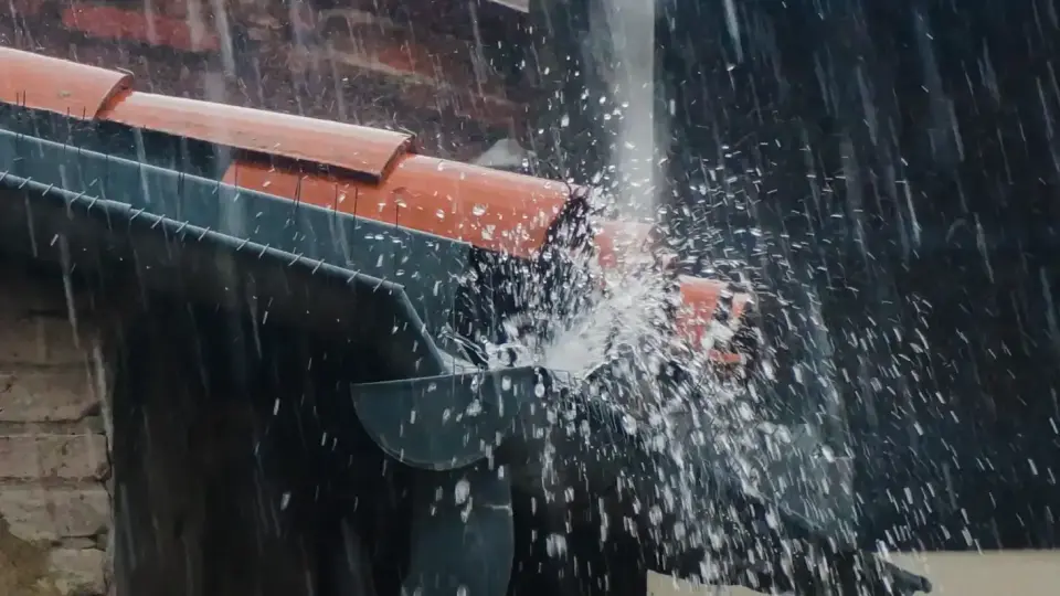 Страшен дъжд ще се лее днес, в 6 области ще е най-зле (КАРТА)