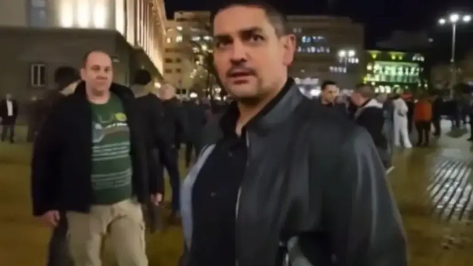 Радостин Василев счупи телефона на журналист (ВИДЕО)