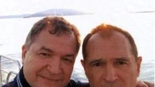 ДОБРА СРЕЩА! Изловиха Черепа и Бобоков на “мазно кафе” в центъра