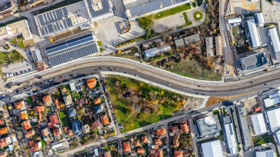 След 2 г. строителство пуснаха движението по новия бул. "Рожен" (снимки)