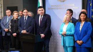 Честитка: Всички заплати замръзват