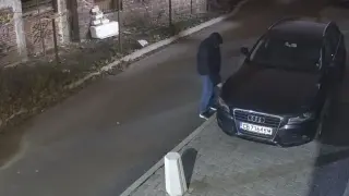 Мъж вилня в София! Твърдят, че са нарязани гуми на десетки коли ВИДЕА
