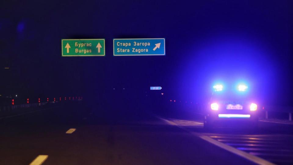 Коли и камиони прегазиха пешеходец на магистрала "Тракия"