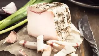 Сланината е панацея за всички болести, обявиха учени и определиха дневната доза