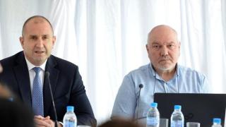 Висаджията агент „Майстора“ готви партийния проект на Румен Радев