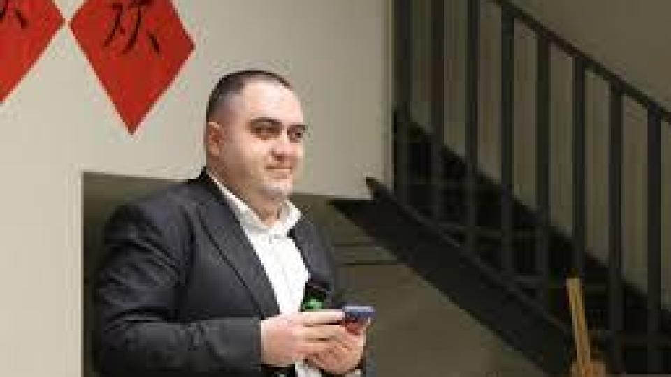 Закопчаният за камери в тоалетните училищен директор продавал на педофили тайните записи