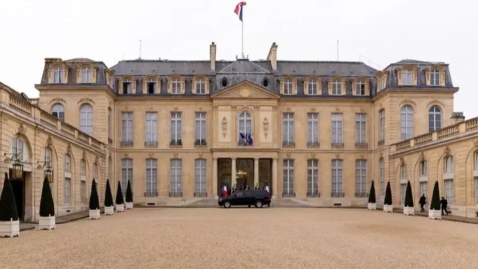 Скандал с привкус на лукс: Кой ограби трапезата на френския президент?