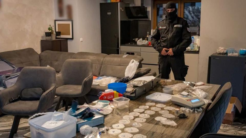 Вкарват наркотици чрез мебели втора ръка от Нидерландия