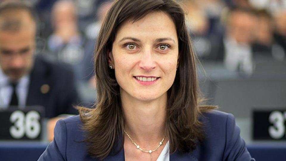 Мария Габриел пробутва съселянката си Десислава Пиронева за европрокурор