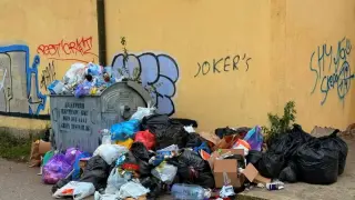 София между преливащите контейнери и липсата на решения