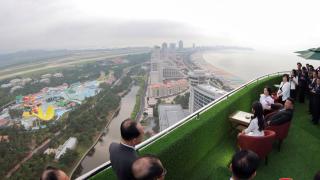 Ким откри пет луксозни хотела с дъщеря си, отчете икономически напредък на КНДР