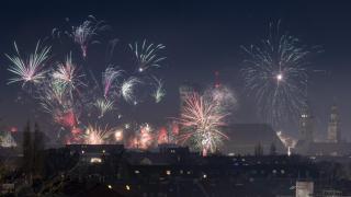 Беше като на война: Срутена църква и убити от фойерверки в Нидерландия