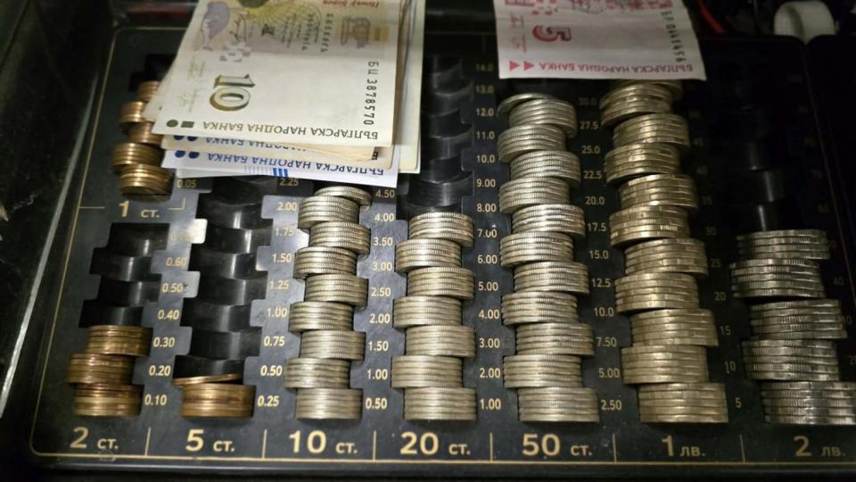 Еврото влезе, но левът стана вайръл звезда