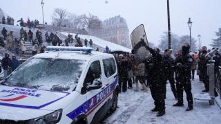 Лед скова транспорта в Нидерландия и Франция, Хърватия обяви червен код за ниски температури