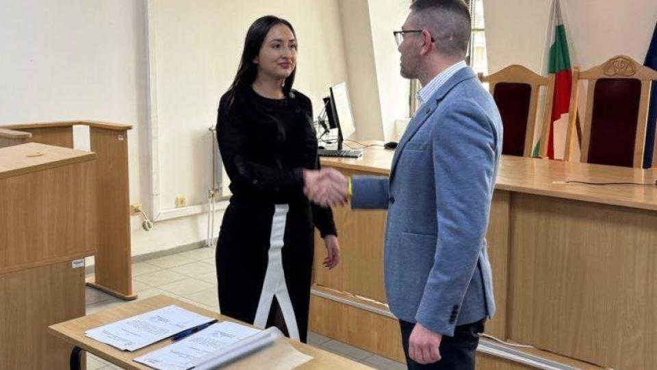 Защо е нормално в нашата държава млади момичета да стават съдии?