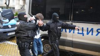 Зрелищен арест в центъра на София след автокражба (снимки)