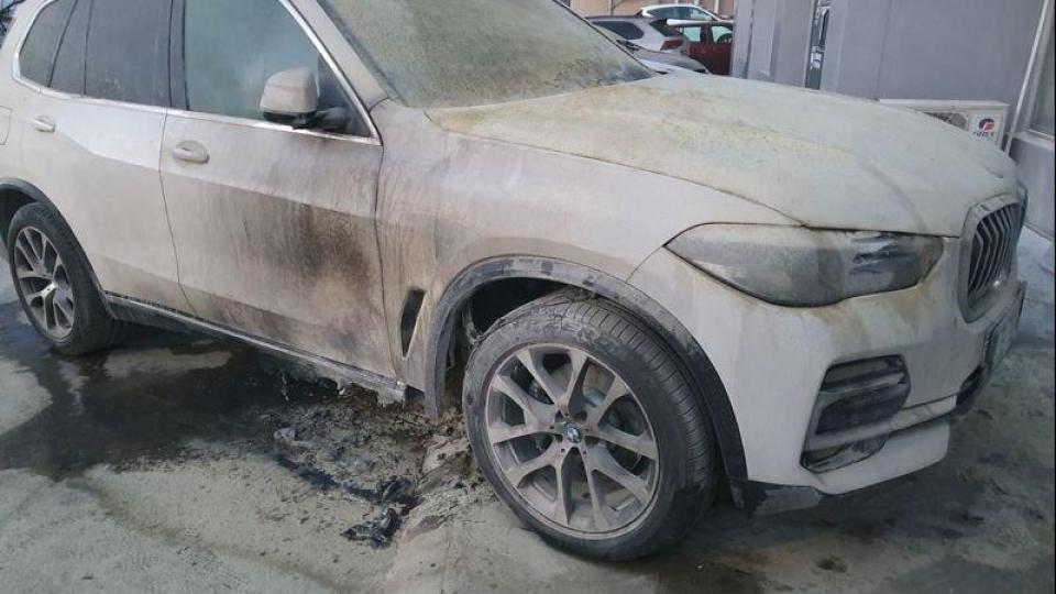 Подпалиха два джипа на семейството на бизнесмен от Благоевград