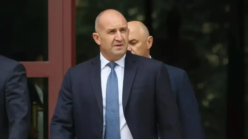 Радев хвърля държавата в хаос, подготвя си служебна победа с пъклен сценарий