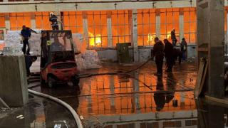 Пожар в Троян в складове на един от най-големите производители на възглавници (снимки)