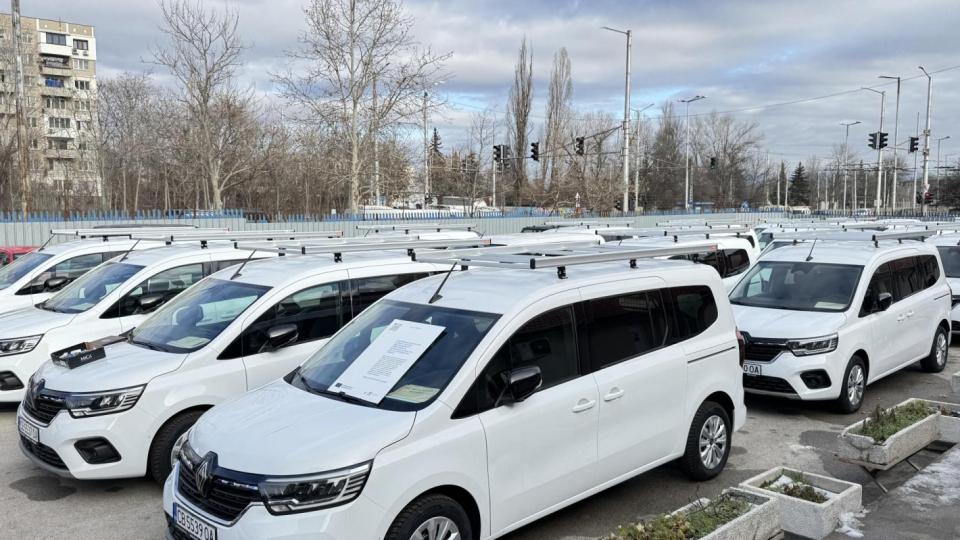 МВР с 30 нови "баничарки" за обслужване на сиренните системи (снимки)